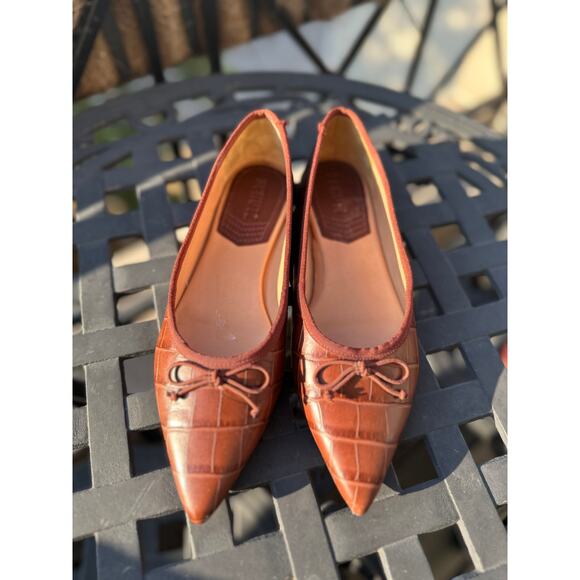 Schutz Arissa Flats Women’s 6.5 Brown Crocodile Embossed Leather Pointed Toe Bow - Picture 1 of 4